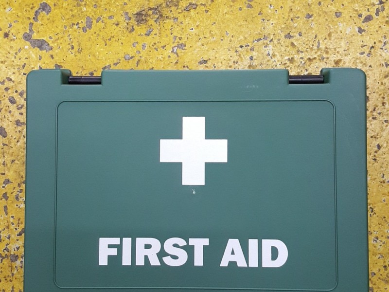 Portable plastic first aid kit 手提膠藥箱